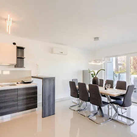 Holiday home Awesome Home In Volme With Outdoor Swimming Pool Pomer