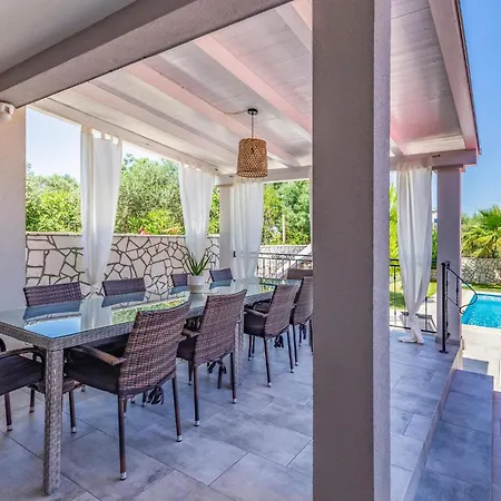 Awesome Home In Volme With Outdoor Swimming Pool Holiday home Pomer