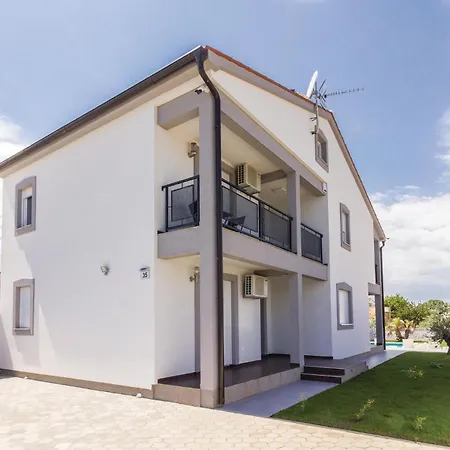 Holiday home Awesome Home In Volme With Outdoor Swimming Pool Pomer