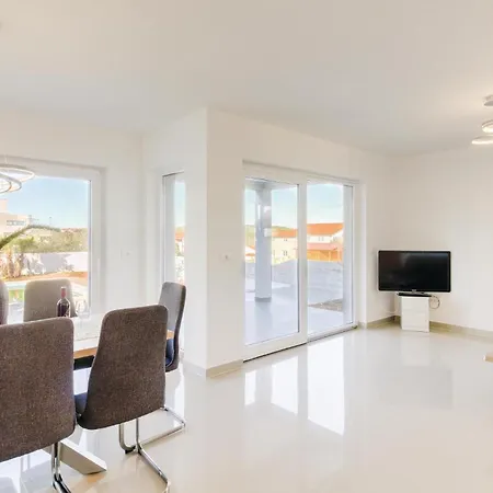 Awesome Home In Volme With Outdoor Swimming Pool Holiday home Pomer